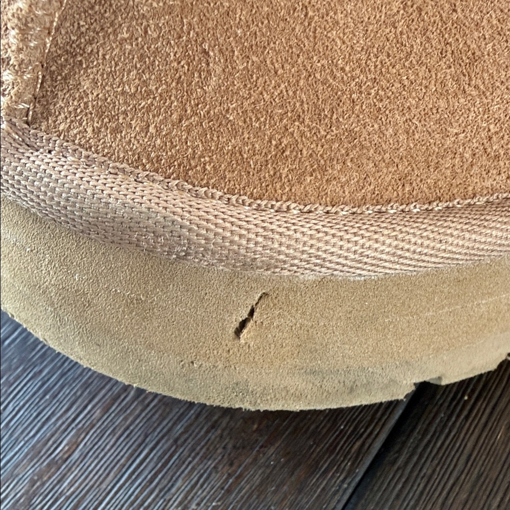 UGG Tazz Slippers with Red and White Embroidery - Picture 5 of 6